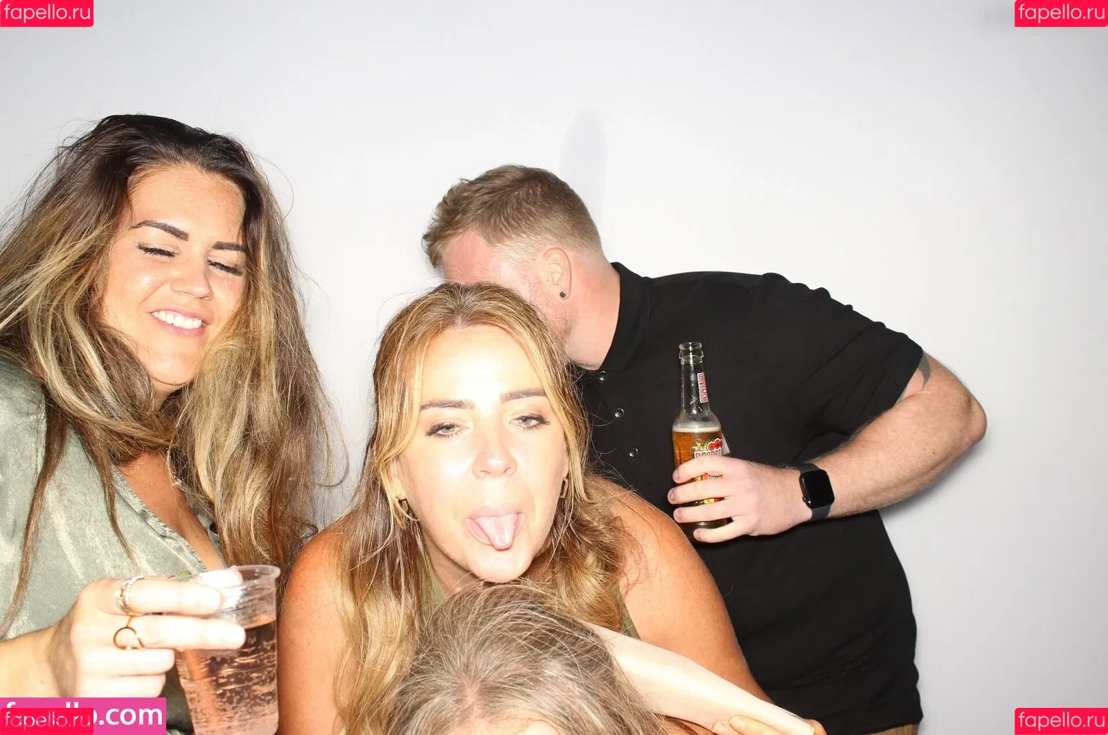 Photobox Flashes Onlyfans Photo Gallery 