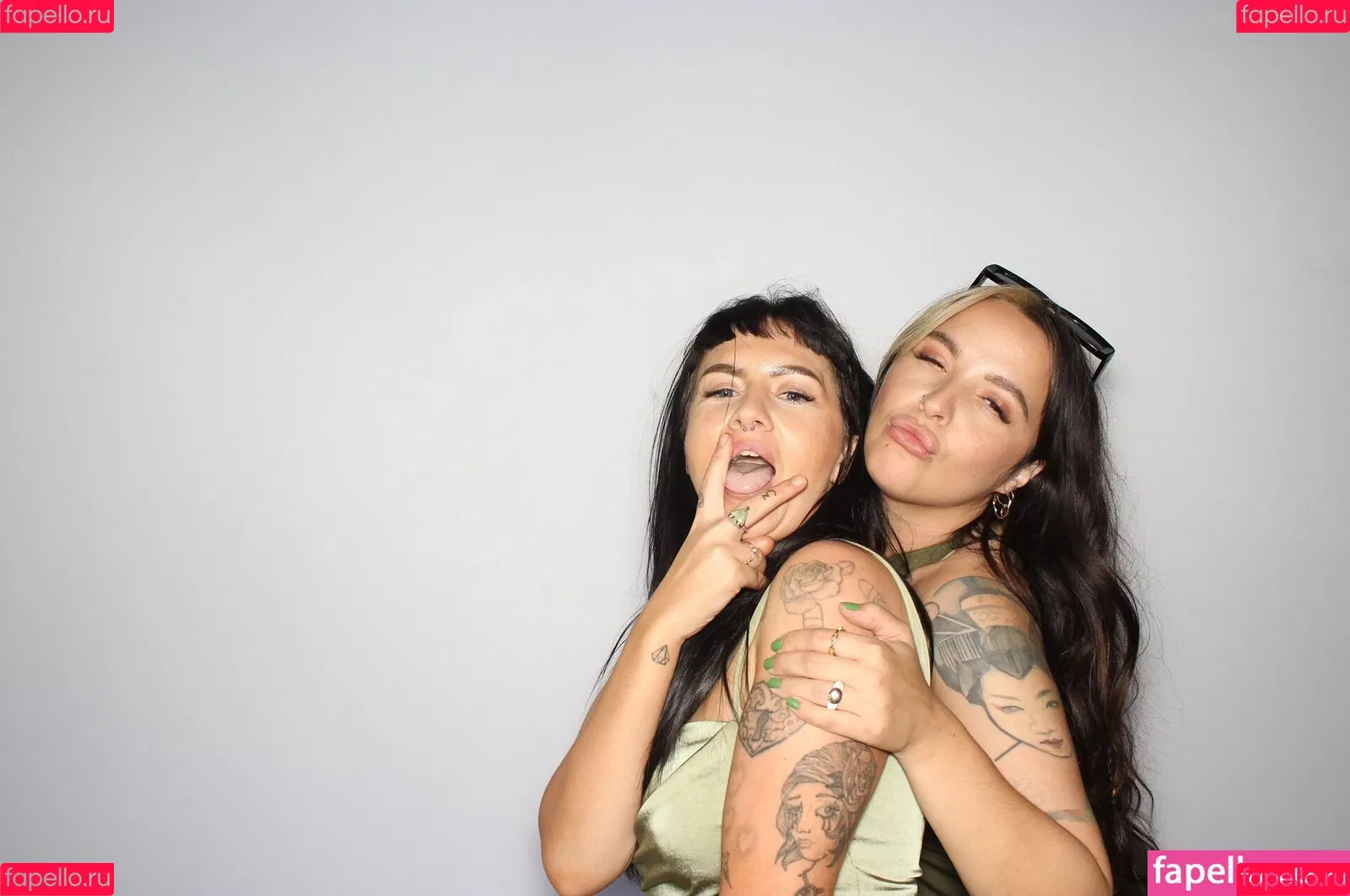 Photobox Flashes Onlyfans Photo Gallery 
