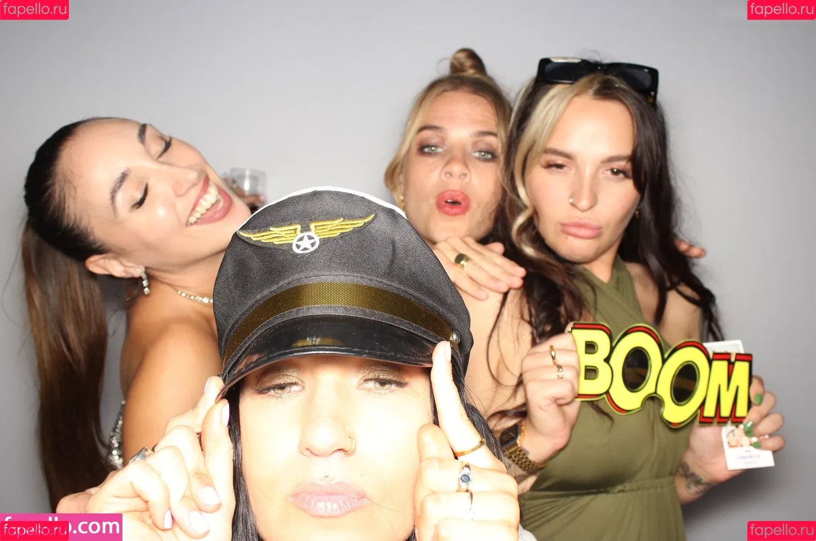 Photobox Flashes Onlyfans Photo Gallery 