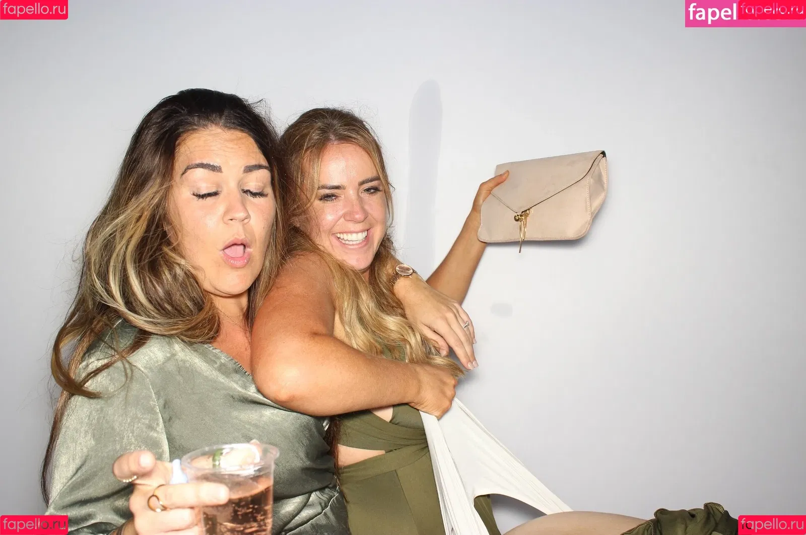 Photobox Flashes Onlyfans Photo Gallery 