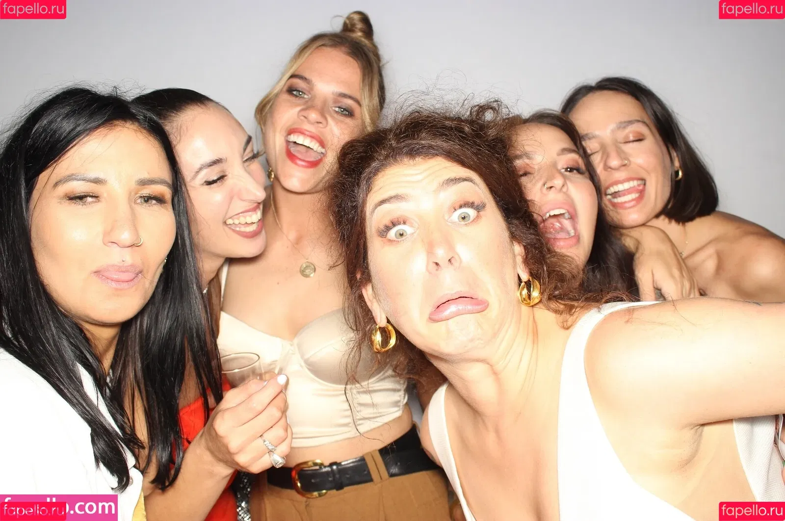 Photobox Flashes Onlyfans Photo Gallery 