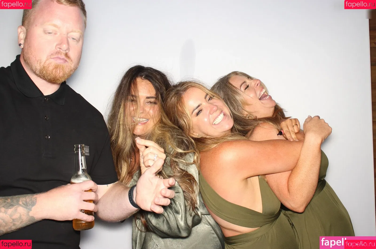 Photobox Flashes Onlyfans Photo Gallery 