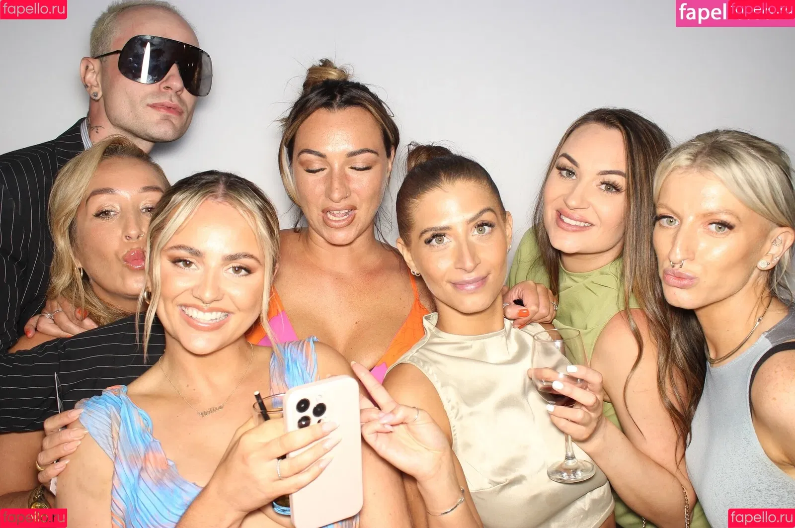 Photobox Flashes Onlyfans Photo Gallery 