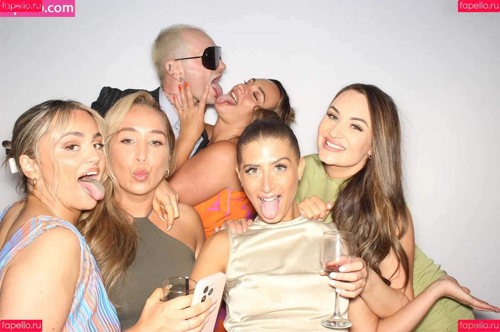 Photobox Flashes Onlyfans Photo Gallery 