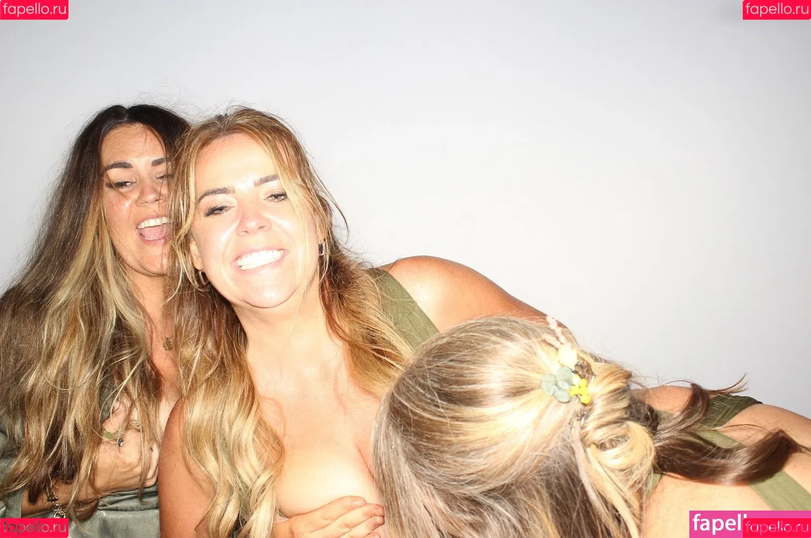 Photobox Flashes Onlyfans Photo Gallery 