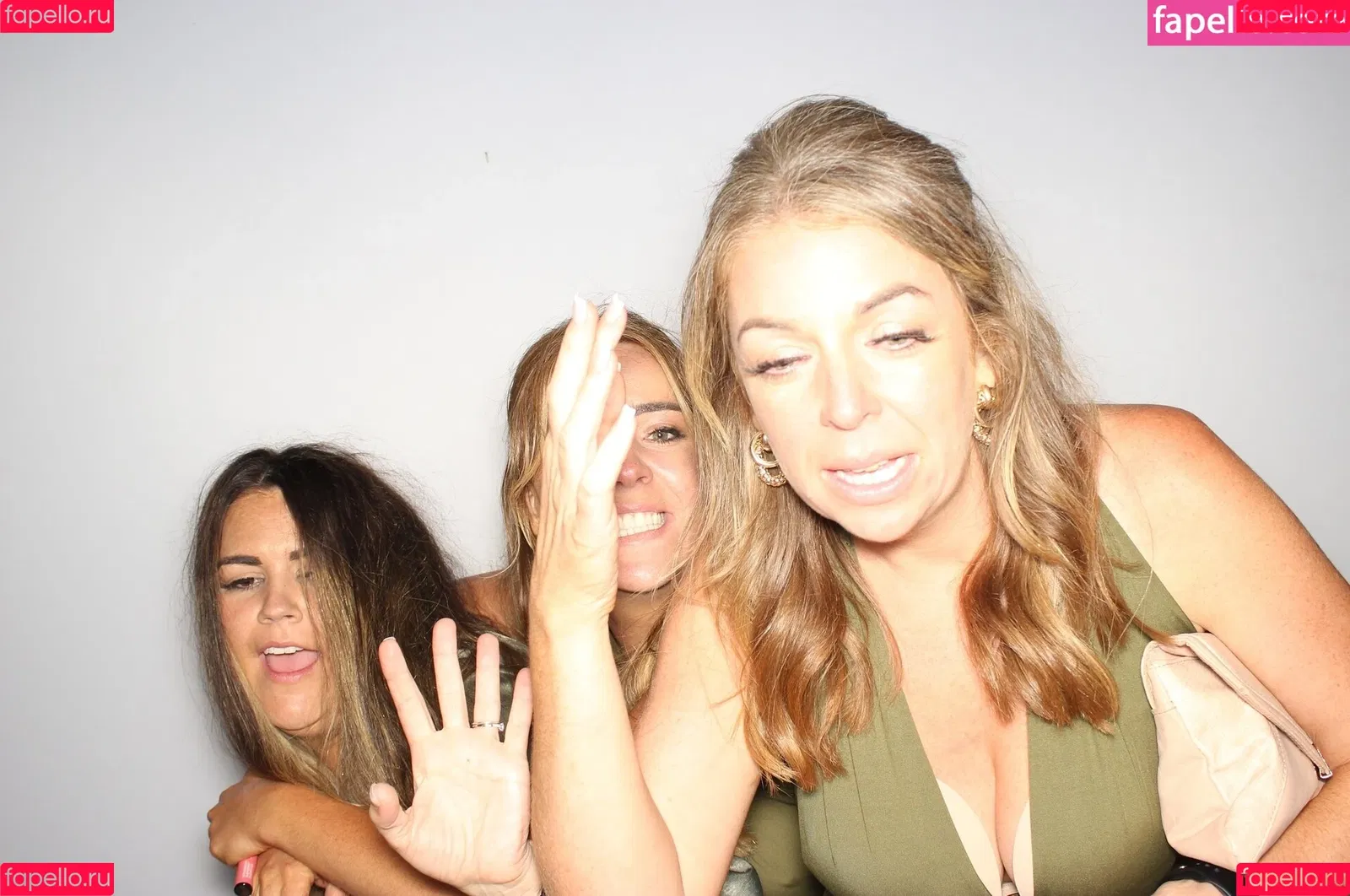 Photobox Flashes Onlyfans Photo Gallery 
