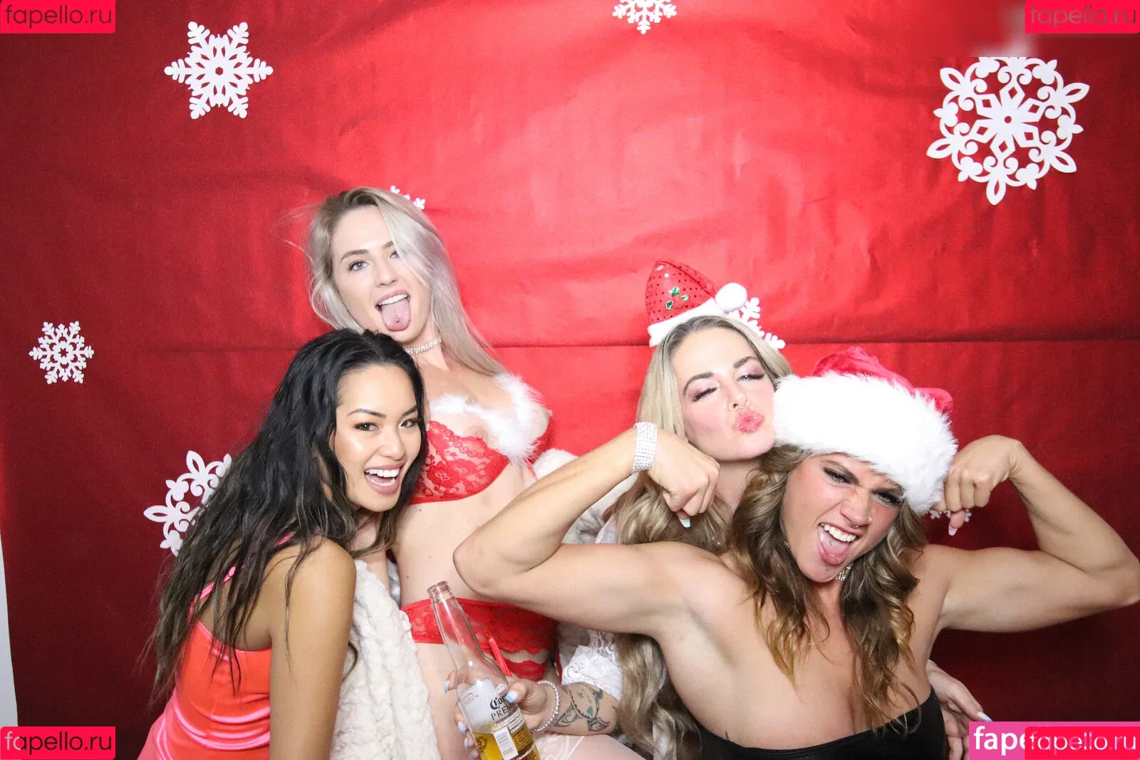 Photobox Flashes Onlyfans Photo Gallery 