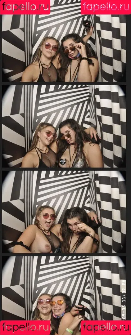 Photobox Flashes Onlyfans Photo Gallery 