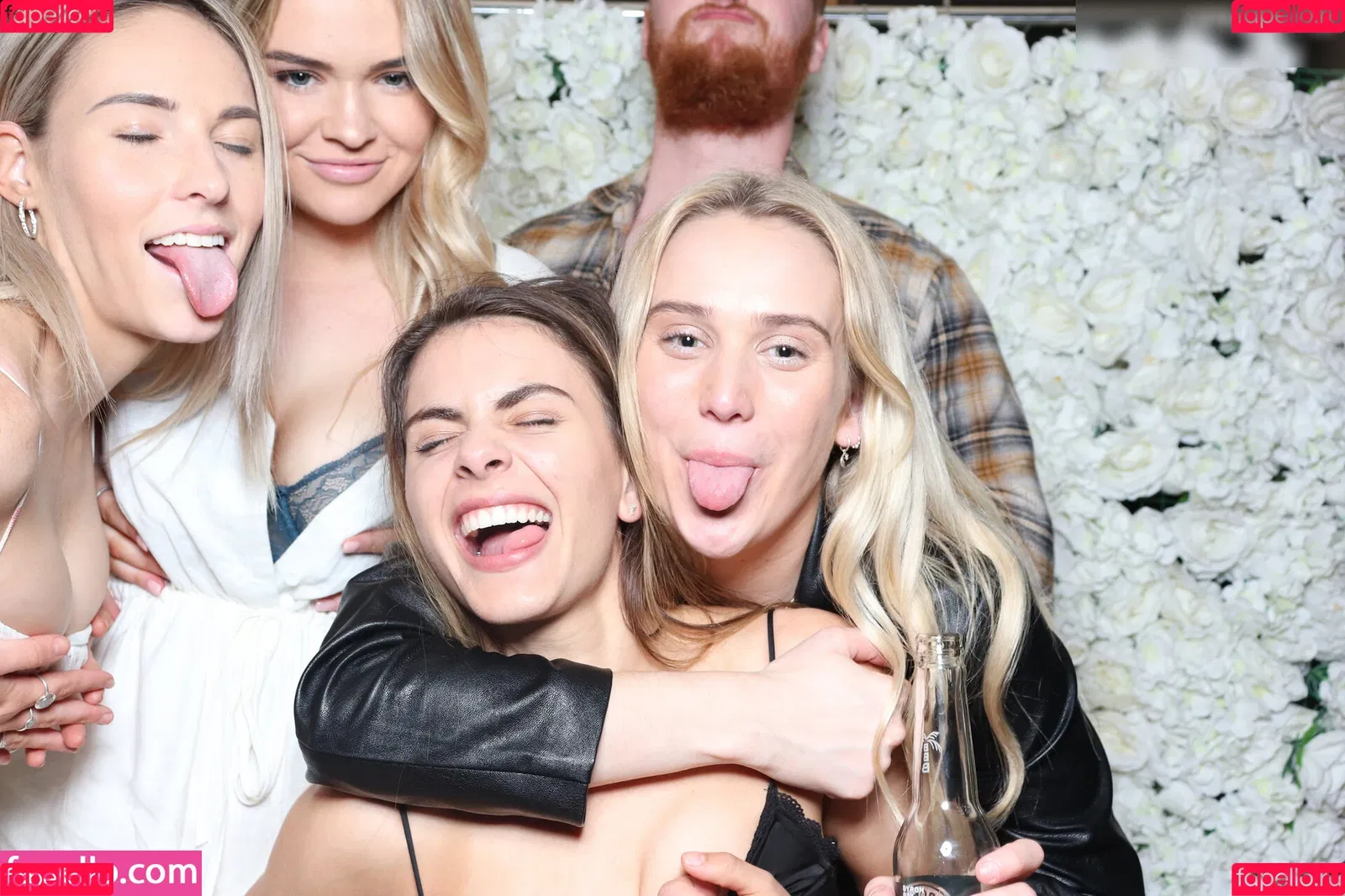 Photobox Flashes Onlyfans Photo Gallery 