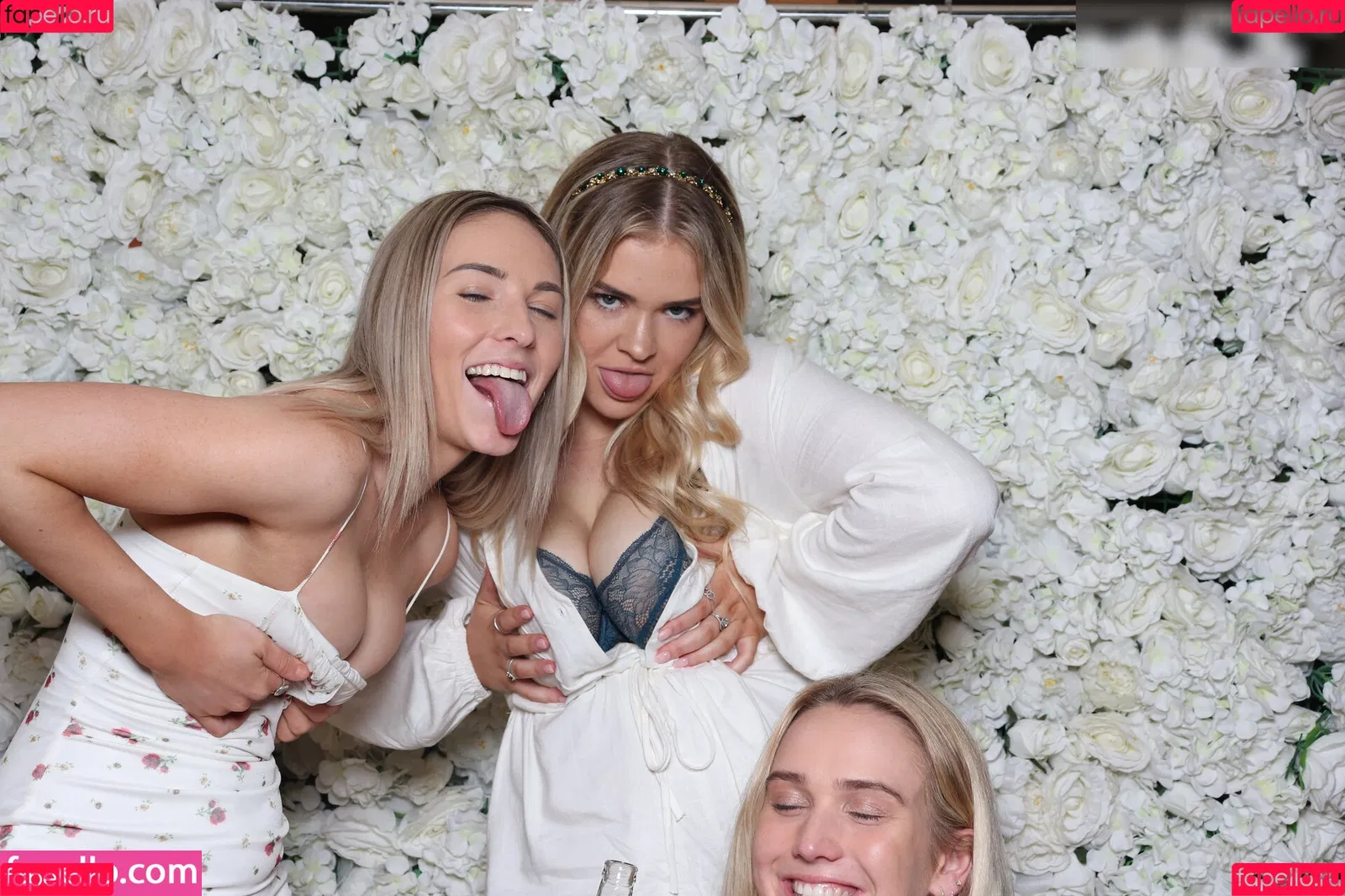 Photobox Flashes Onlyfans Photo Gallery 