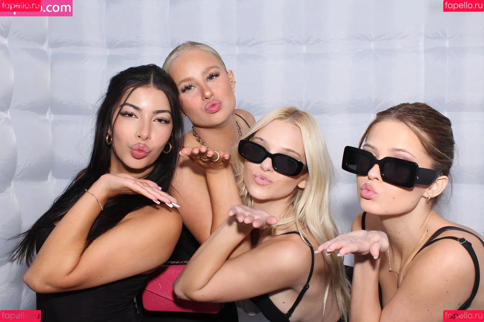 Photobox Flashes Onlyfans Photo Gallery 