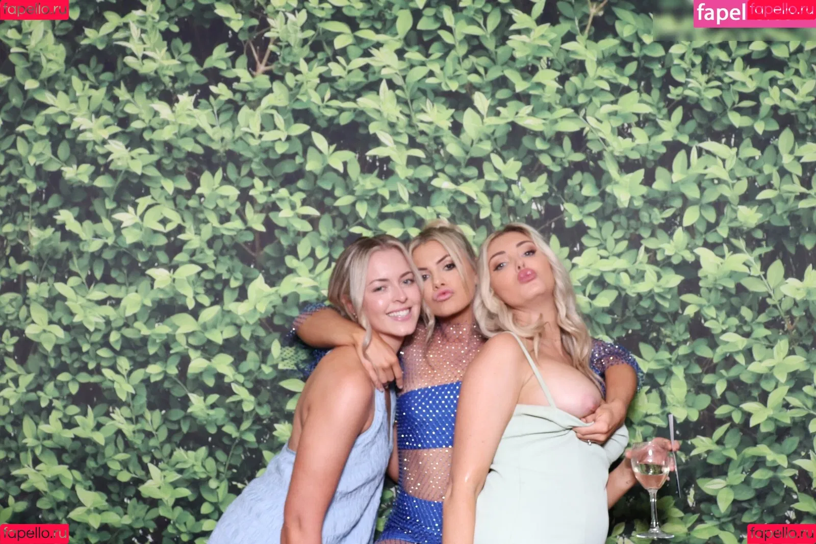 Photobox Flashes Onlyfans Photo Gallery 