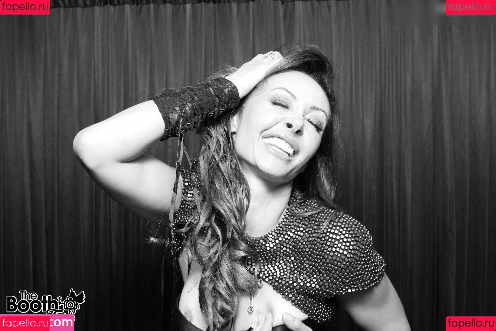 Photobox Flashes Onlyfans Photo Gallery 