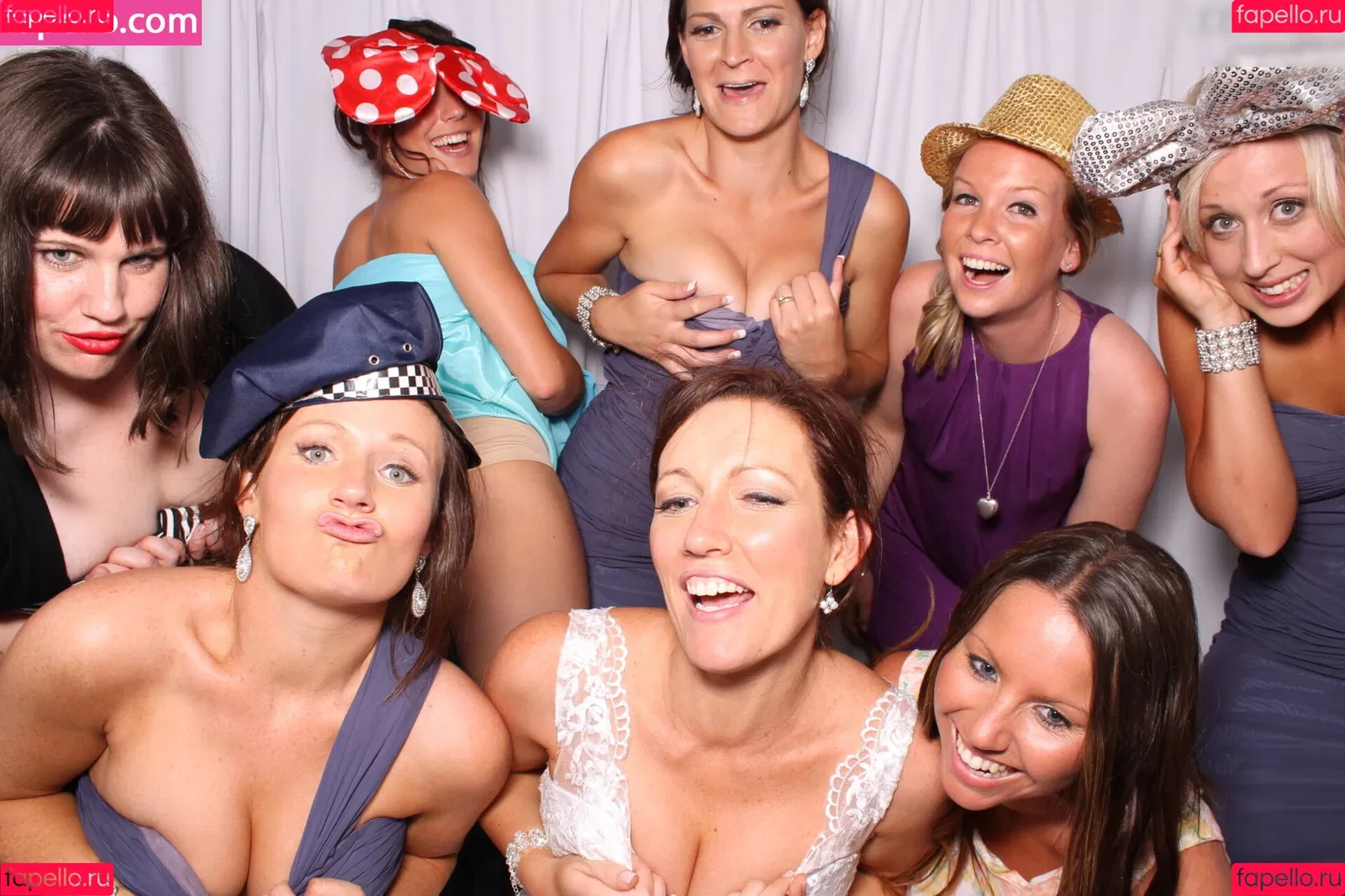 Photobox Flashes Onlyfans Photo Gallery 