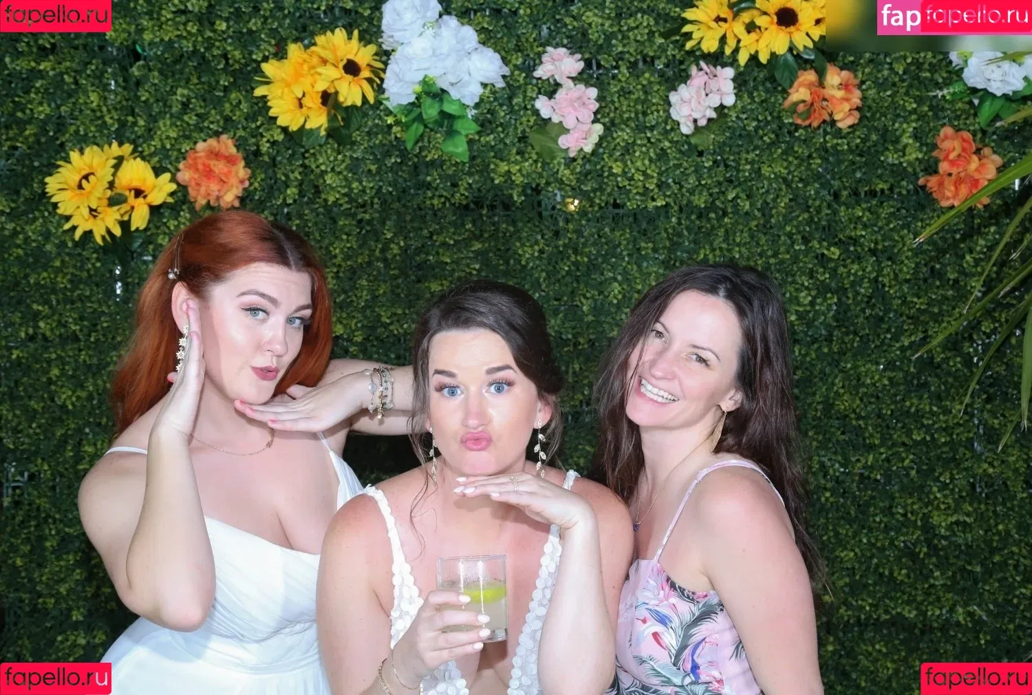 Photobox Flashes Onlyfans Photo Gallery 