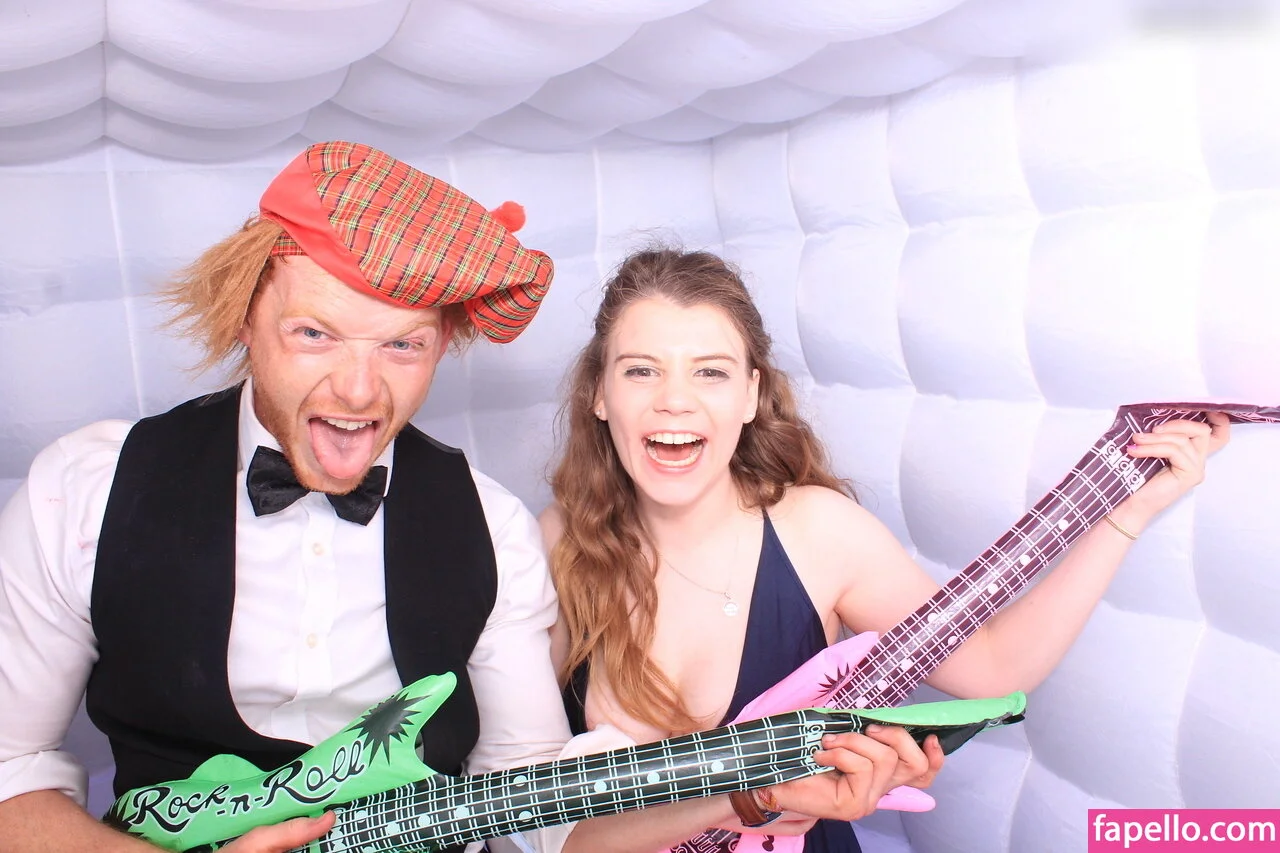 Photobox Flashes Onlyfans Photo Gallery 