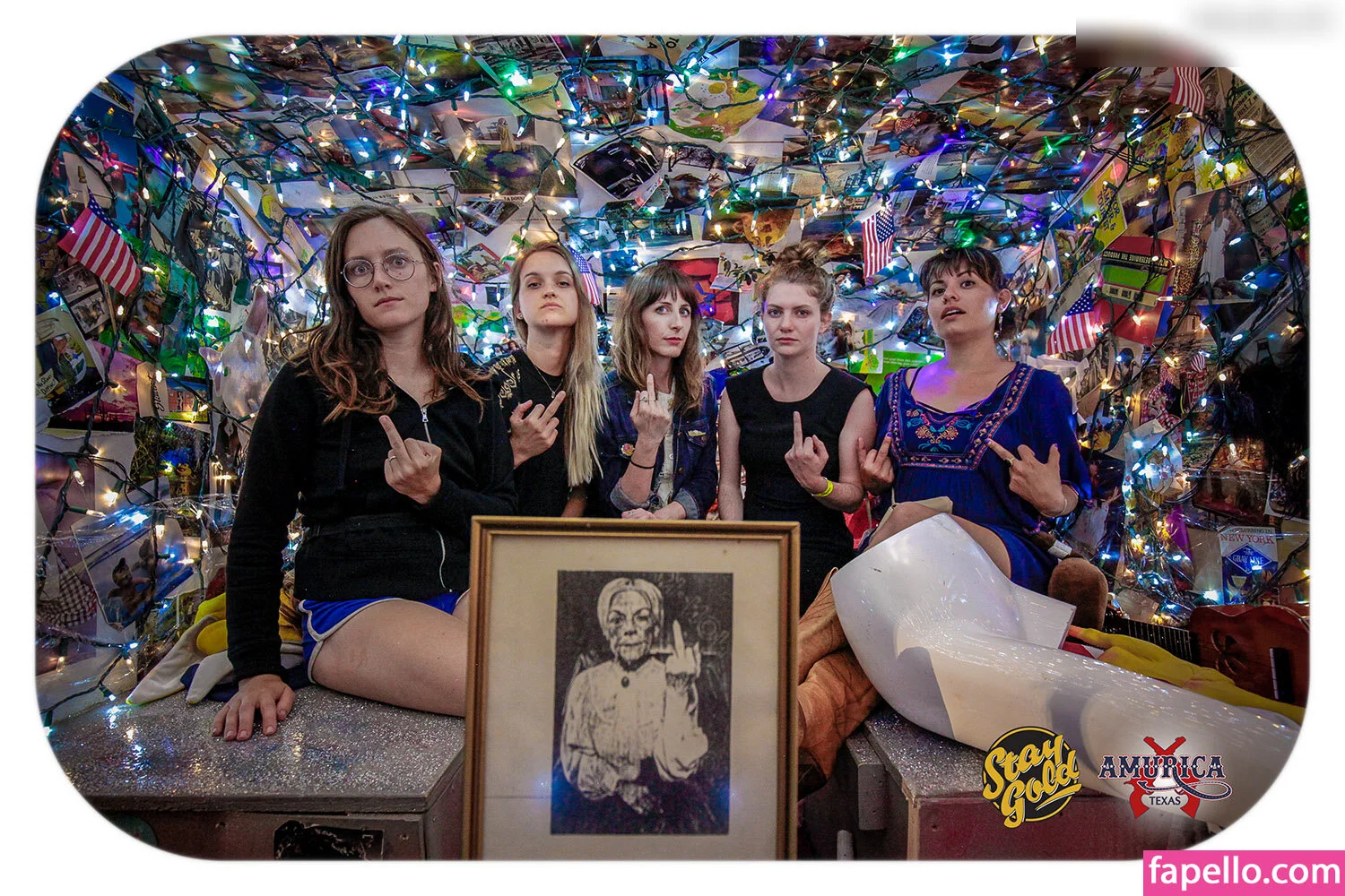 Photobox Flashes Onlyfans Photo Gallery 