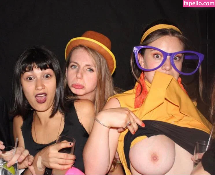 Photobox Flashes Onlyfans Photo Gallery 