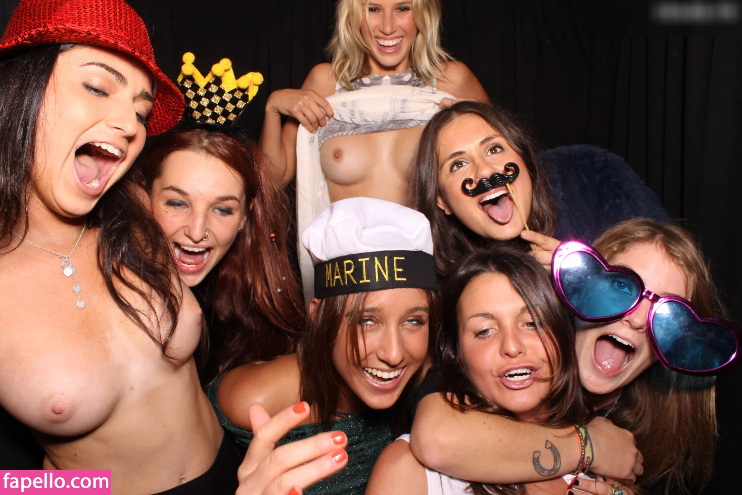 Photobox Flashes Onlyfans Photo Gallery 