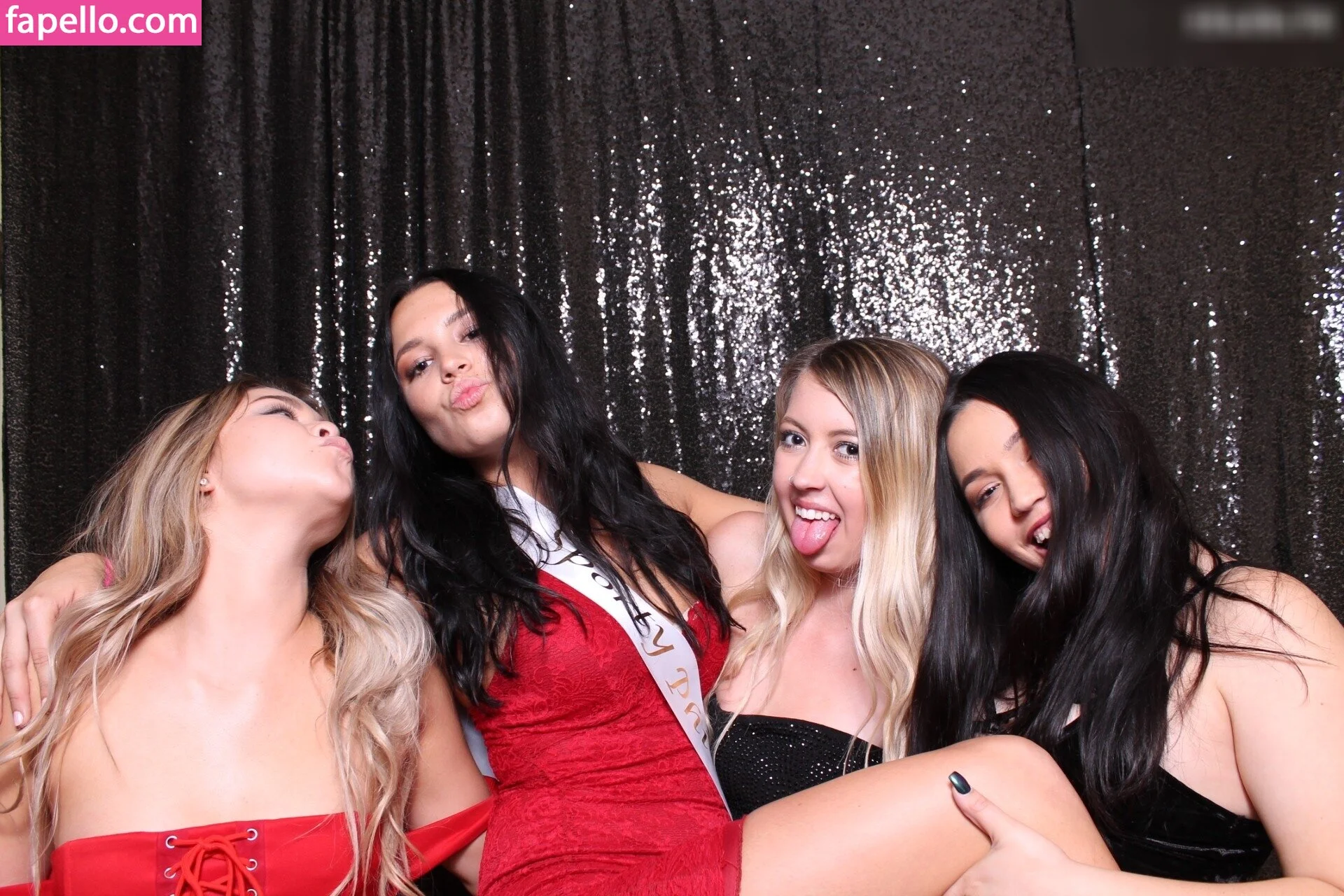 Photobox Flashes Onlyfans Photo Gallery 