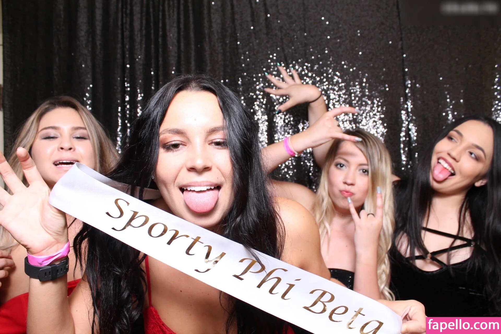 Photobox Flashes Onlyfans Photo Gallery 