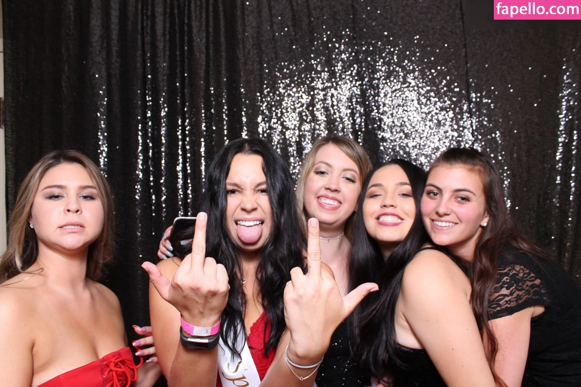 Photobox Flashes Onlyfans Photo Gallery 