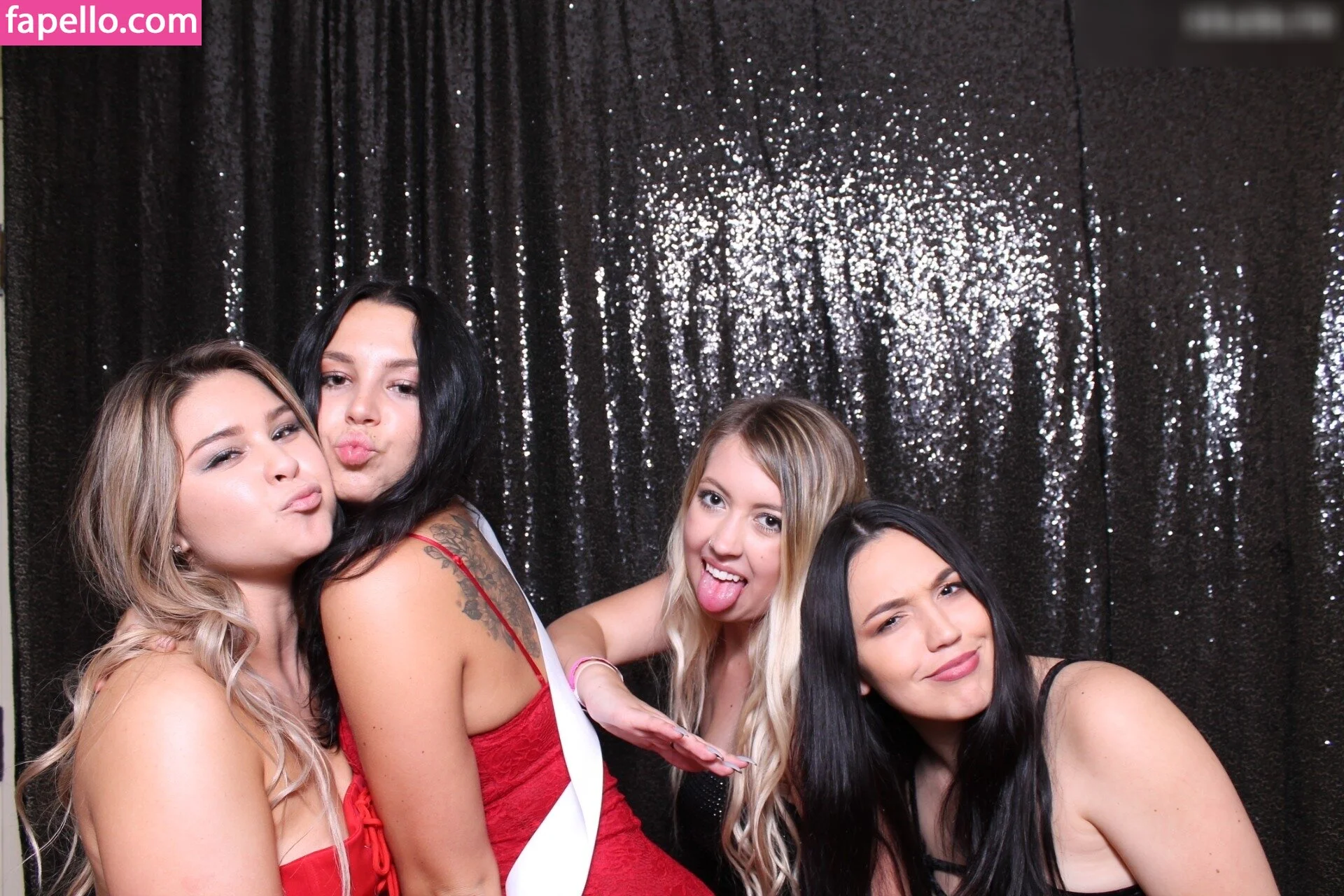 Photobox Flashes Onlyfans Photo Gallery 