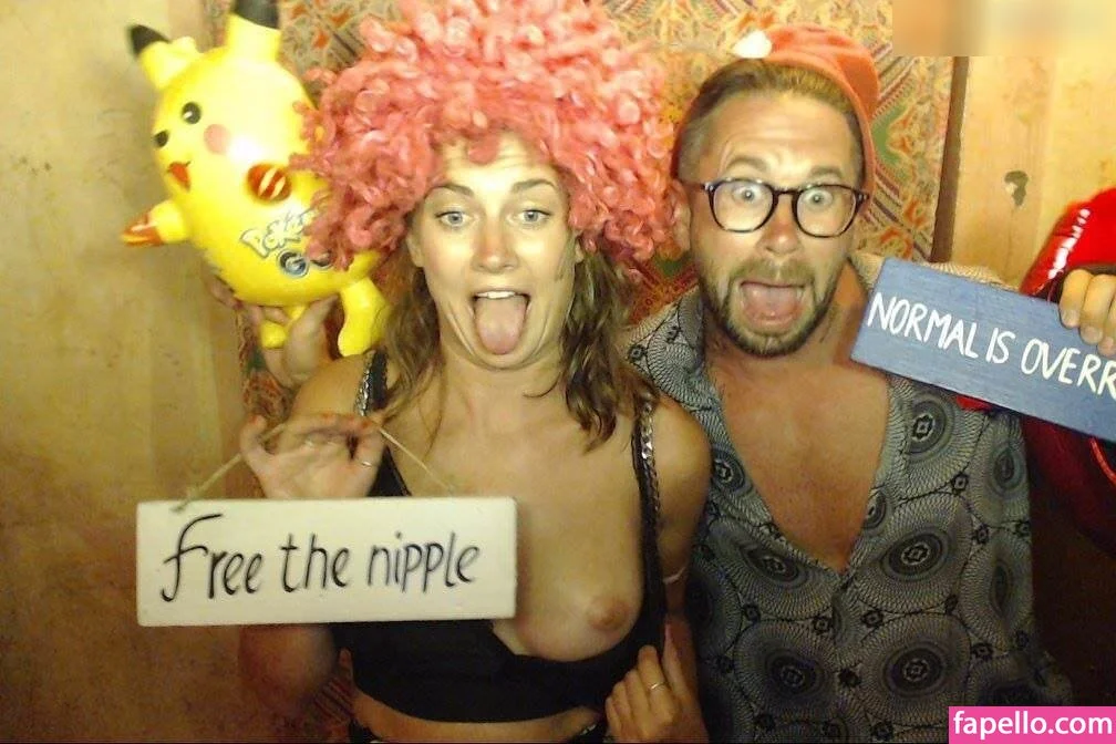 Photobox Flashes Onlyfans Photo Gallery 