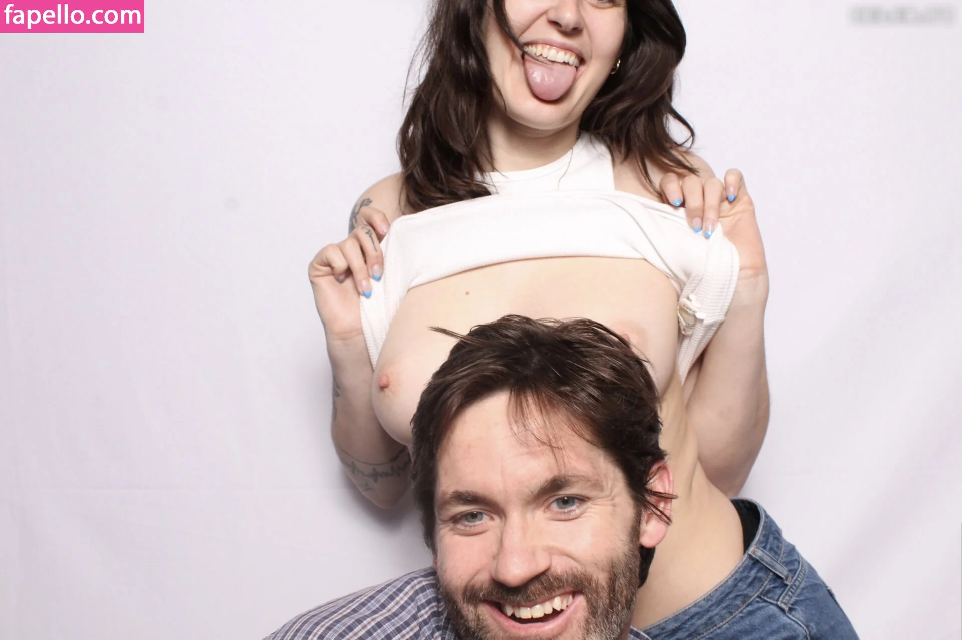 Photobox Flashes Onlyfans Photo Gallery 