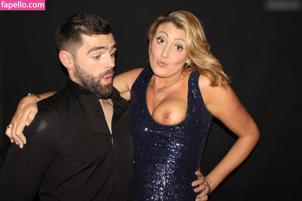 Photobox Flashes Onlyfans Photo Gallery 