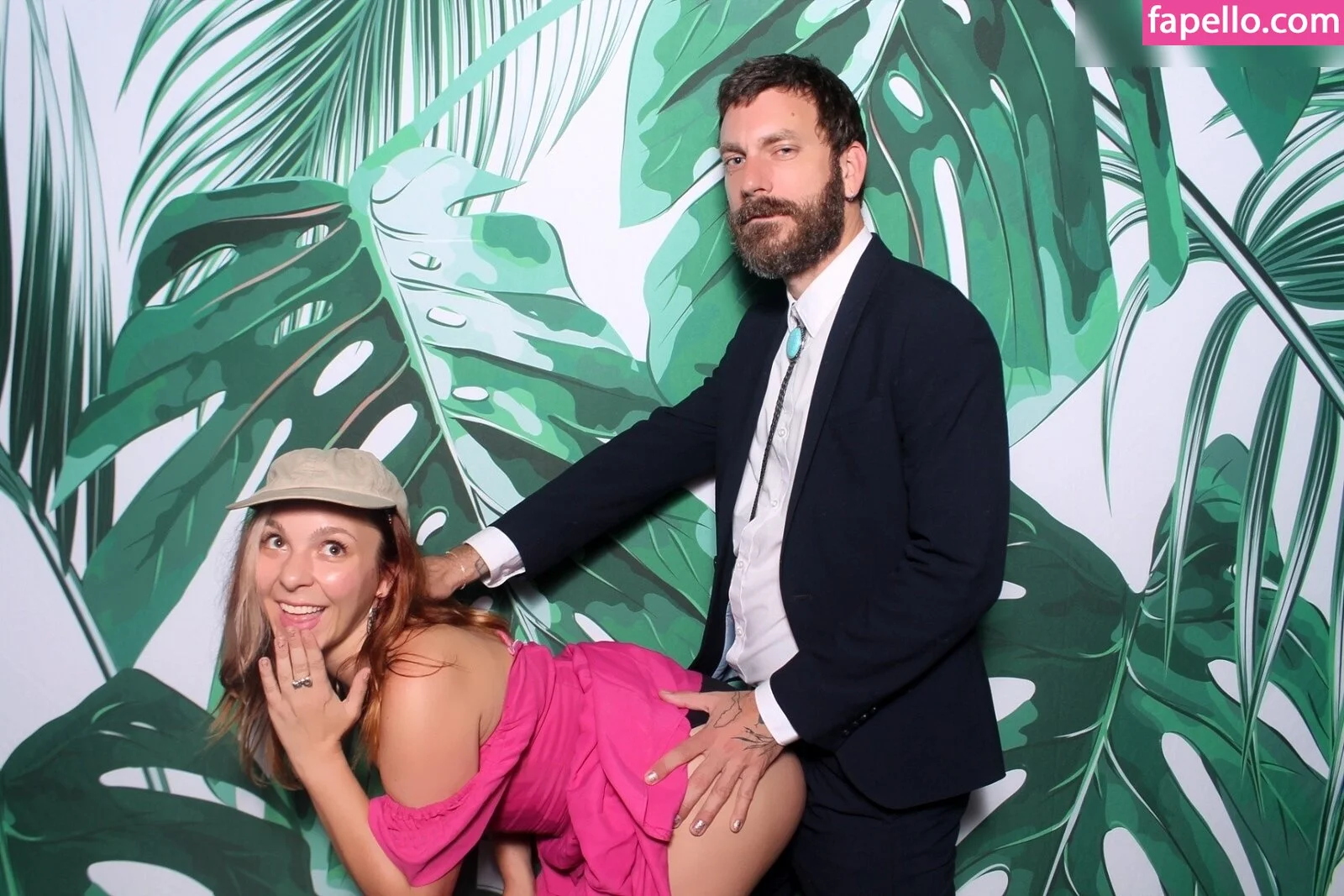 Photobox Flashes Onlyfans Photo Gallery 