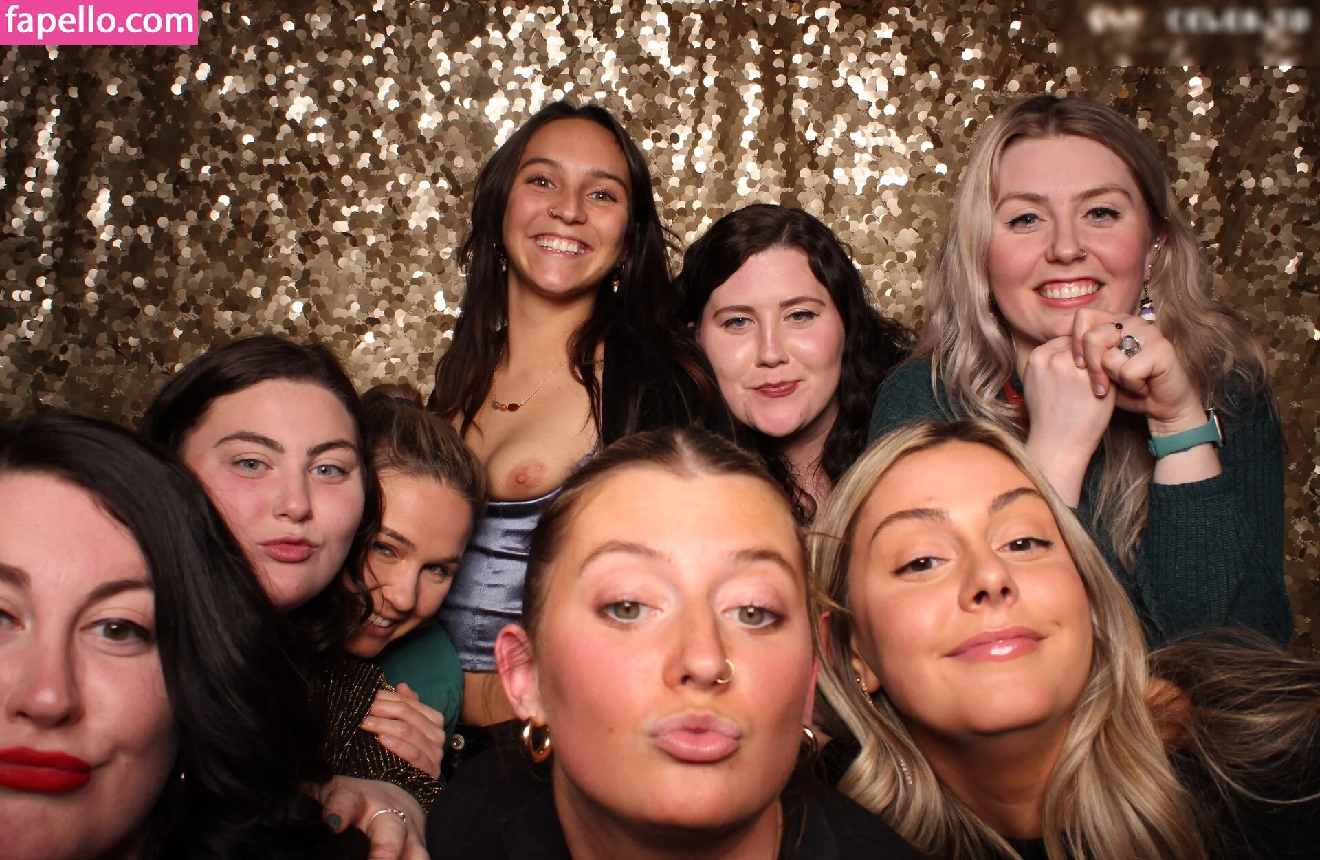 Photobox Flashes Onlyfans Photo Gallery 