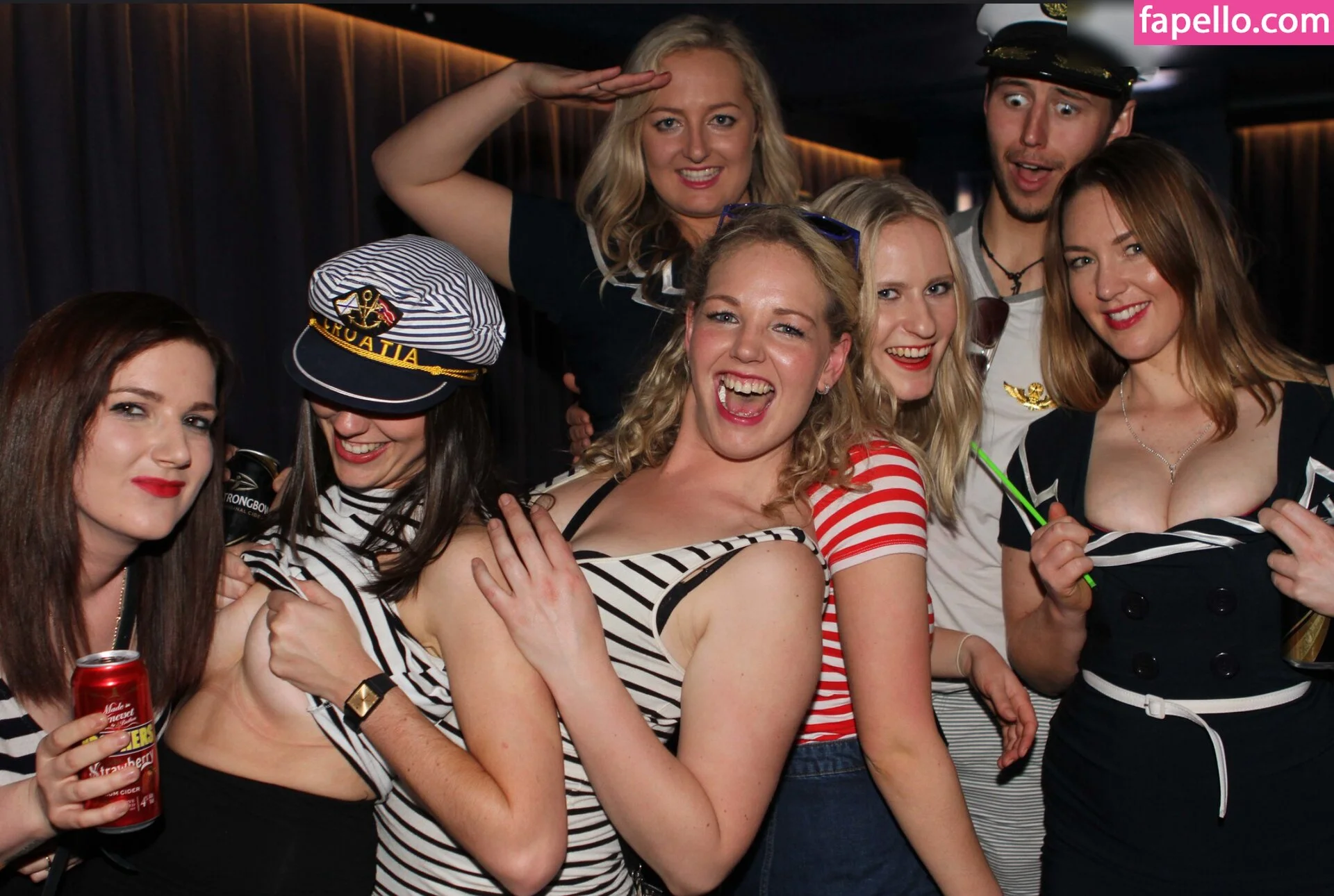 Photobox Flashes Onlyfans Photo Gallery 