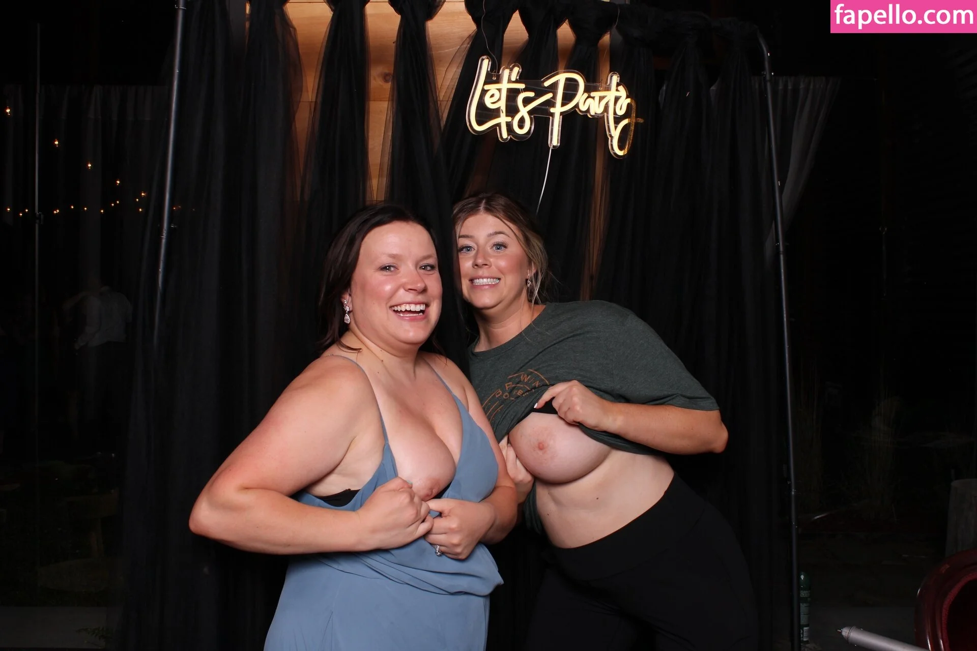 Photobox Flashes Onlyfans Photo Gallery 