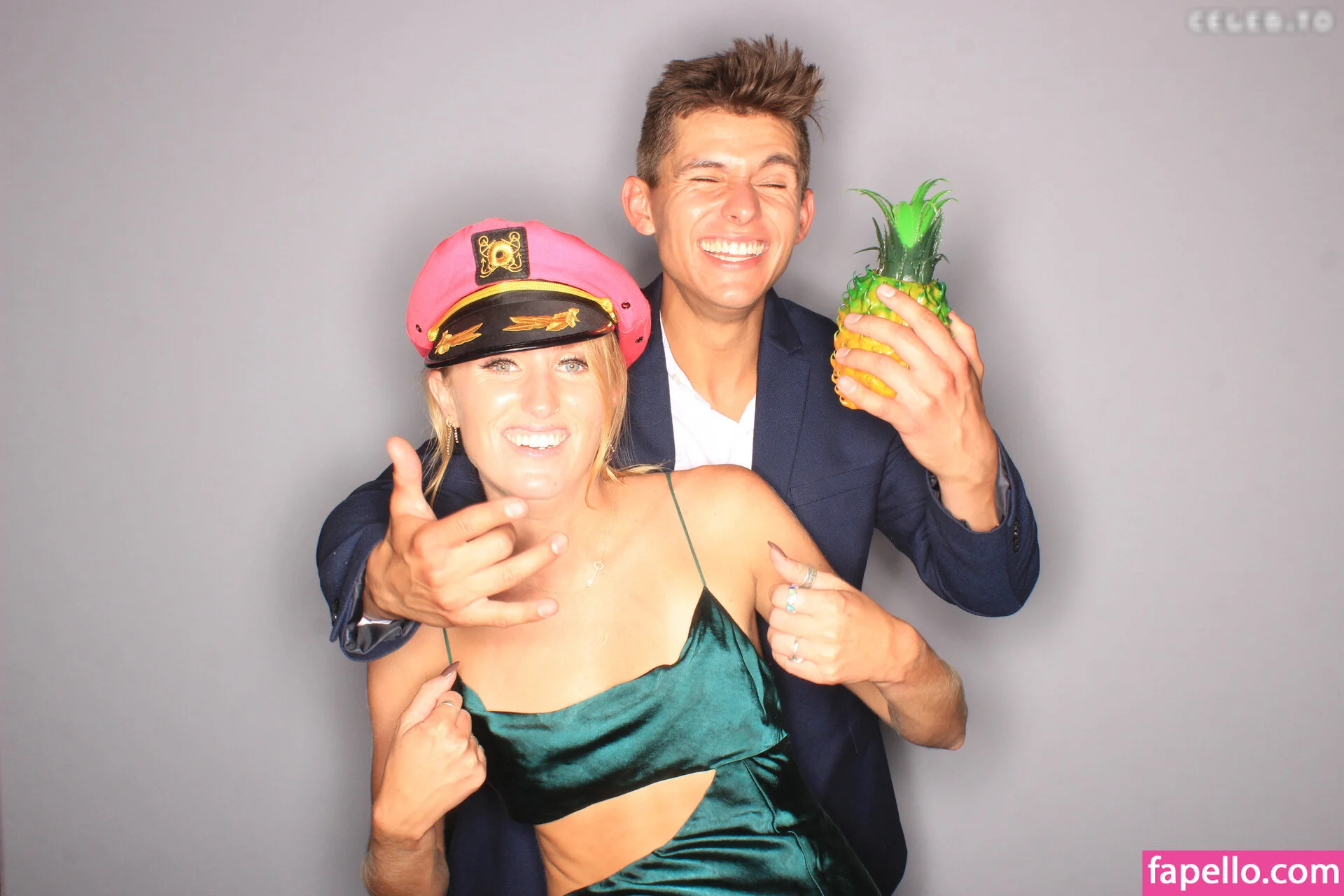 Photobox Flashes Onlyfans Photo Gallery 