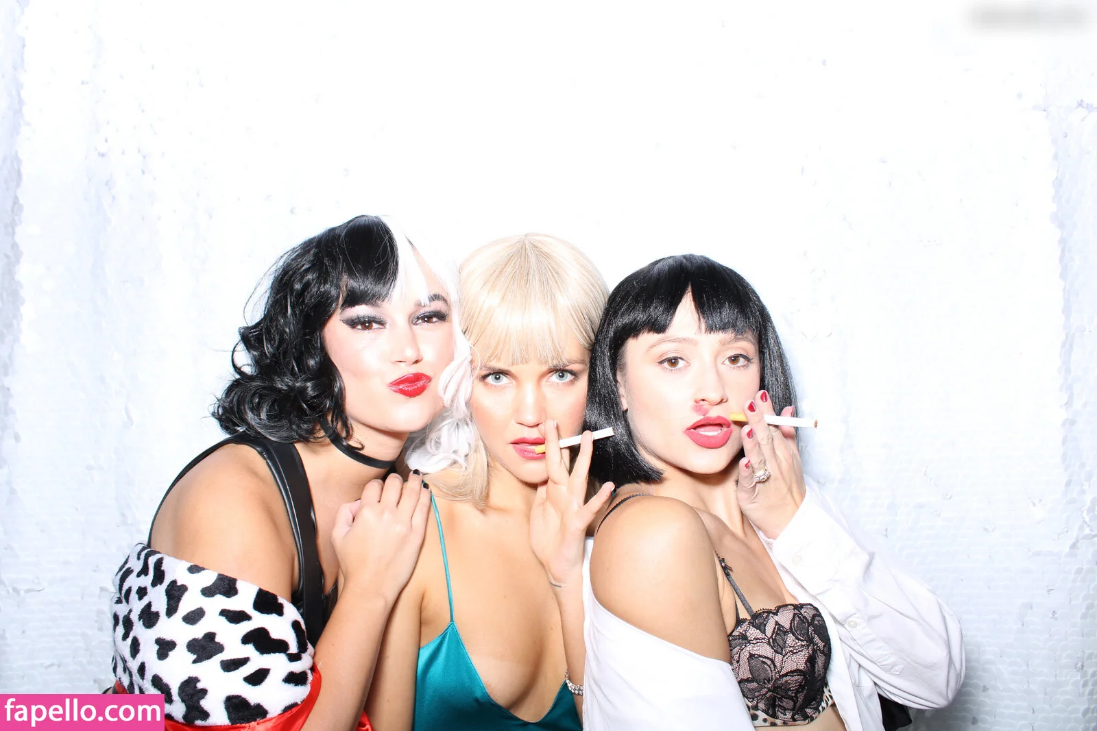 Photobox Flashes Onlyfans Photo Gallery 