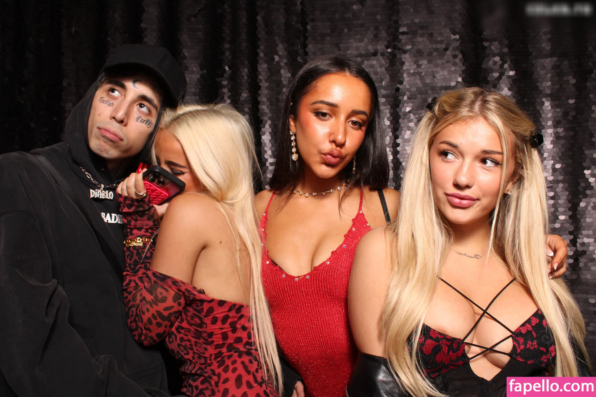 Photobox Flashes Onlyfans Photo Gallery 