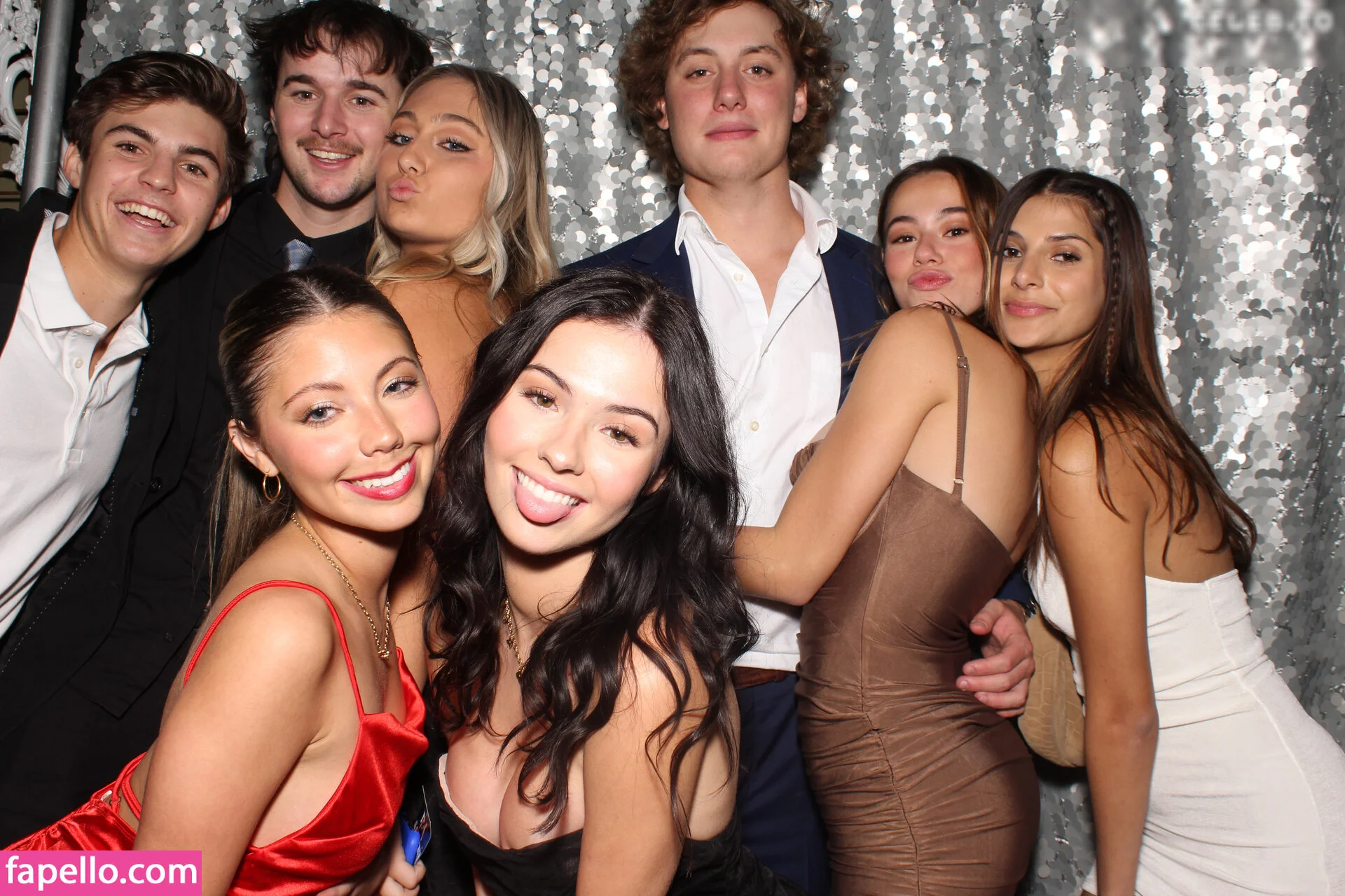 Photobox Flashes Onlyfans Photo Gallery 