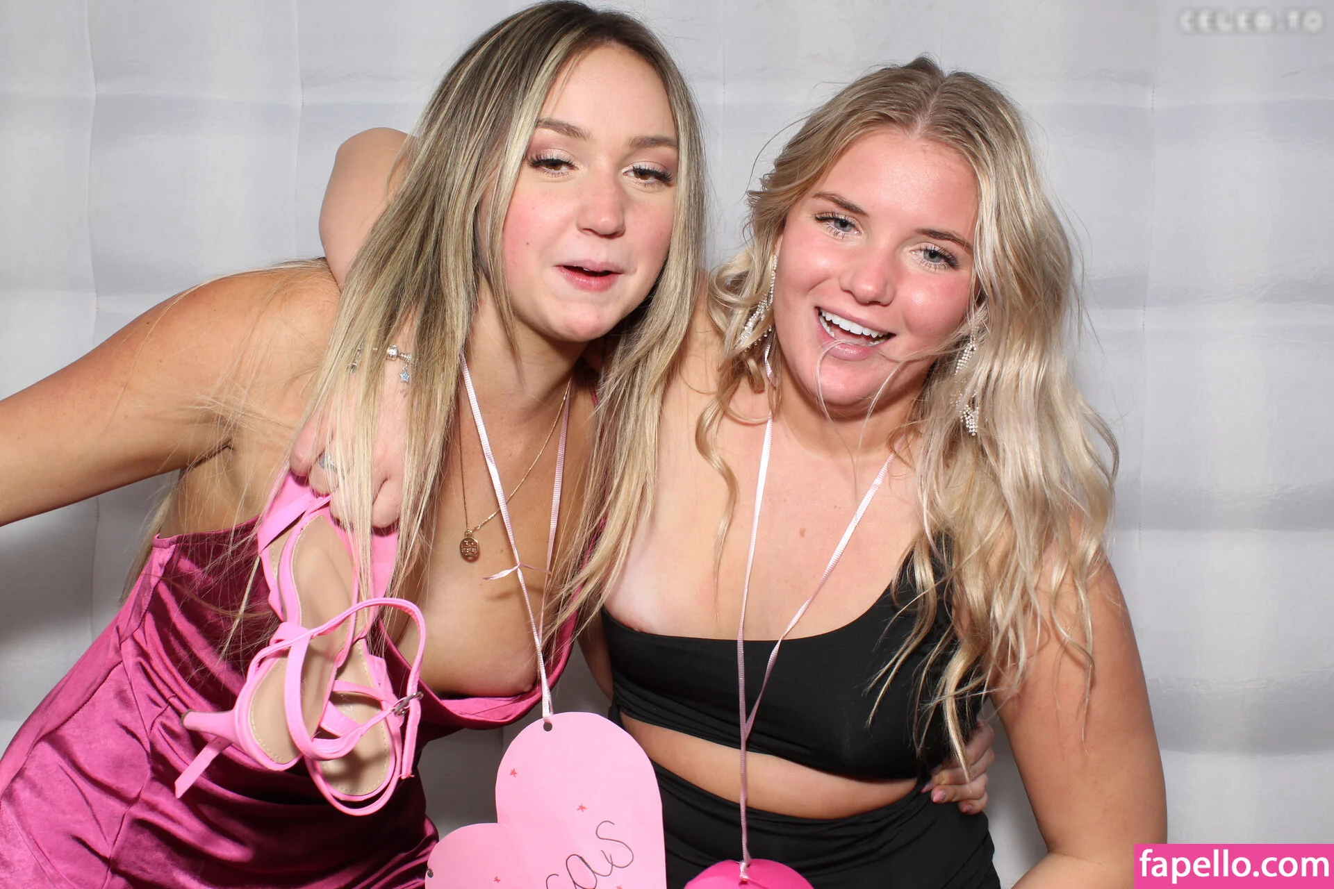 Photobox Flashes Onlyfans Photo Gallery 