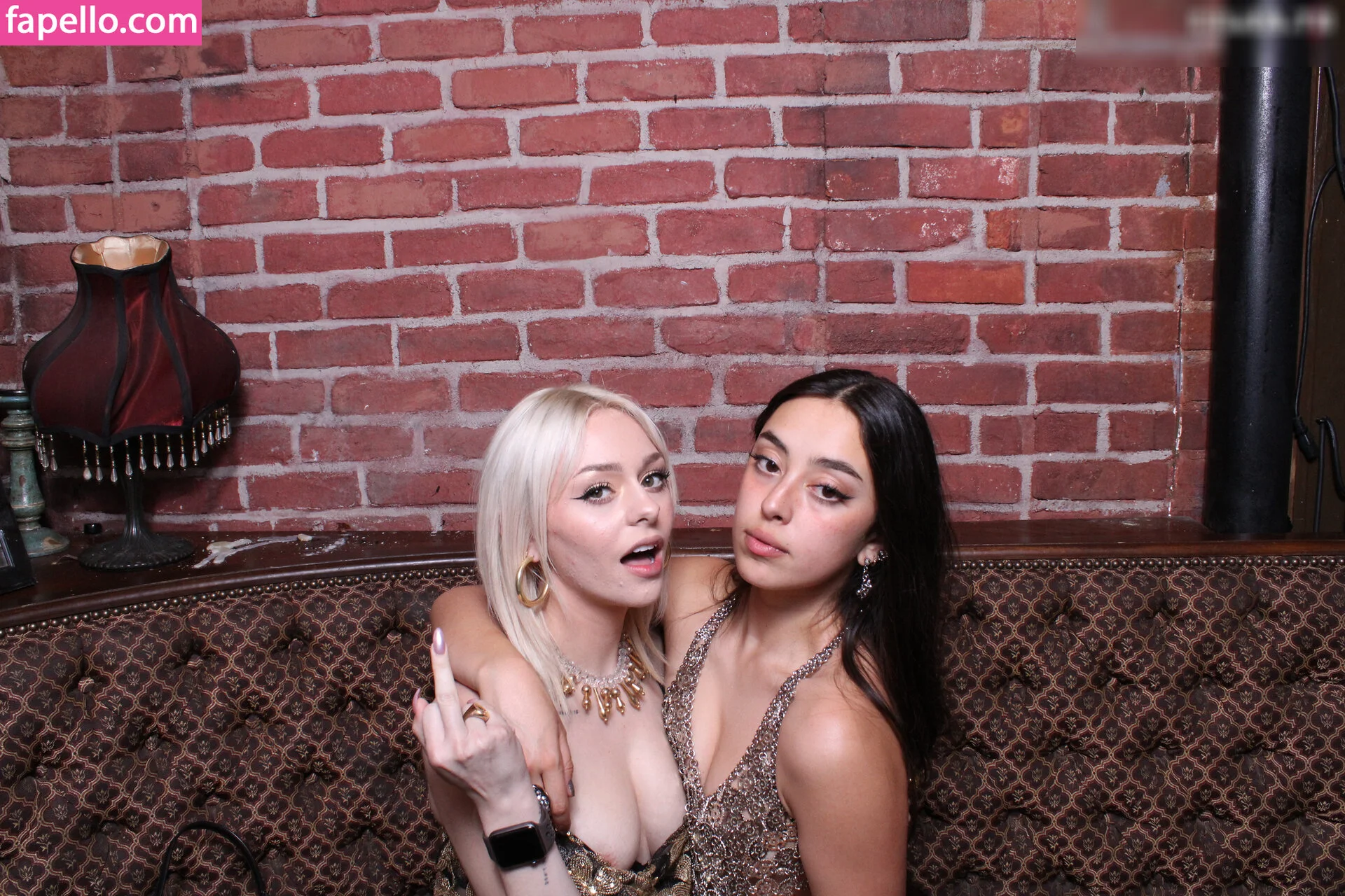 Photobox Flashes Onlyfans Photo Gallery 