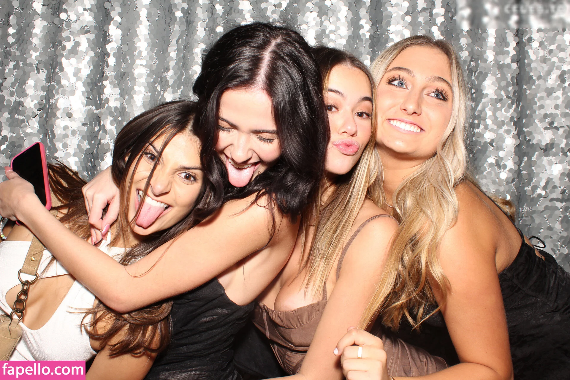 Photobox Flashes Onlyfans Photo Gallery 