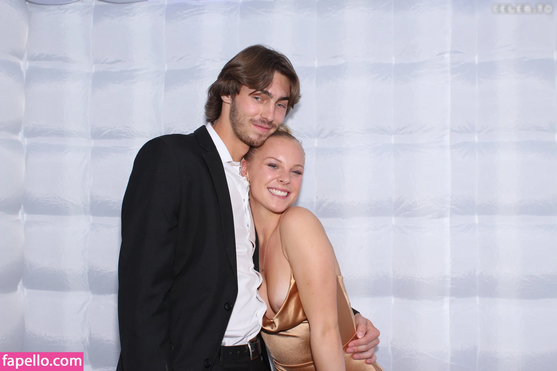 Photobox Flashes Onlyfans Photo Gallery 