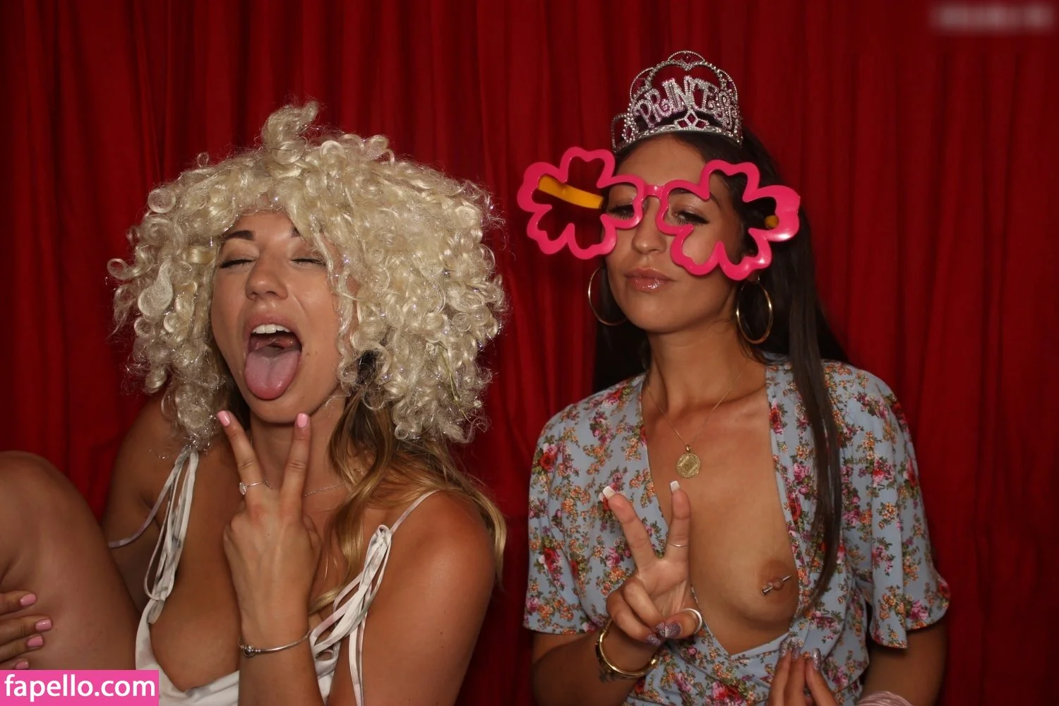 Photobox Flashes Onlyfans Photo Gallery 