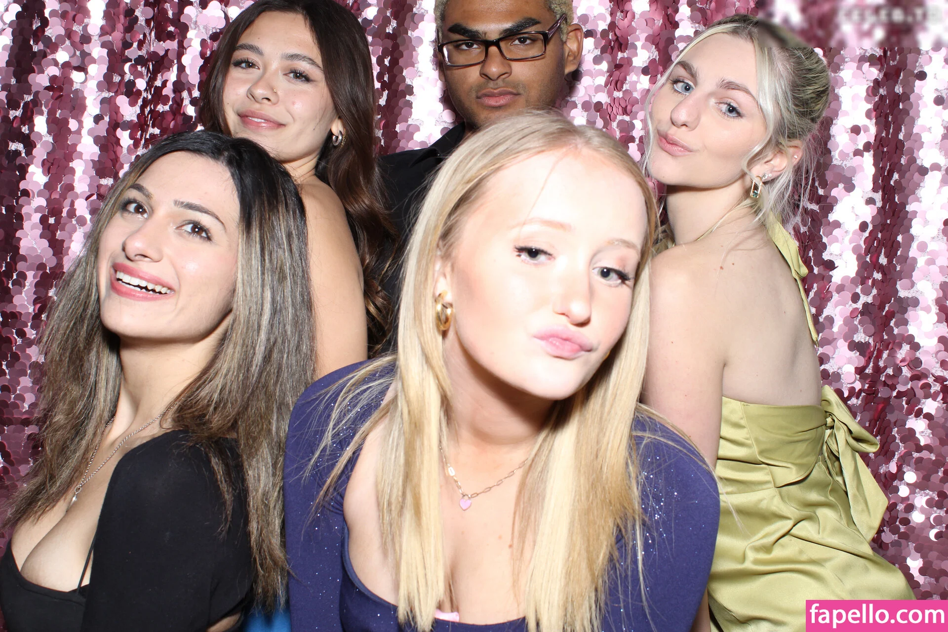 Photobox Flashes Onlyfans Photo Gallery 