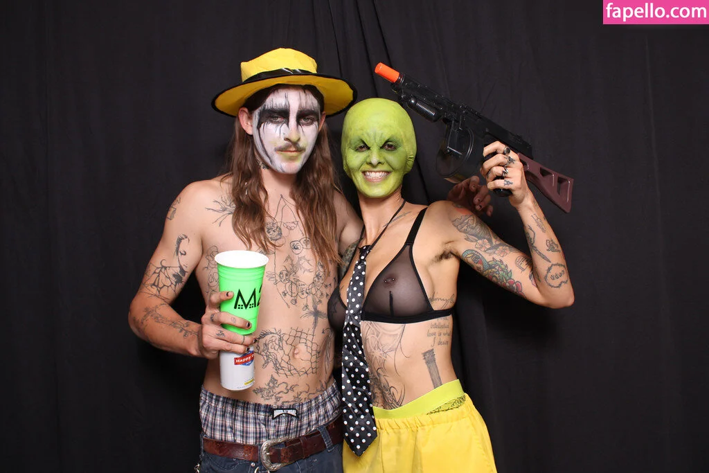 Photobox Flashes Onlyfans Photo Gallery 