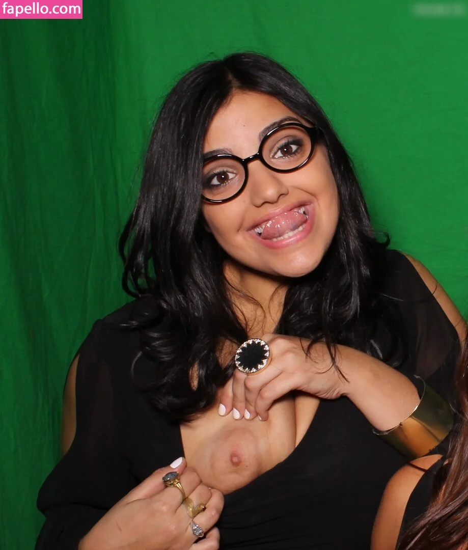 Photobox Flashes Onlyfans Photo Gallery 