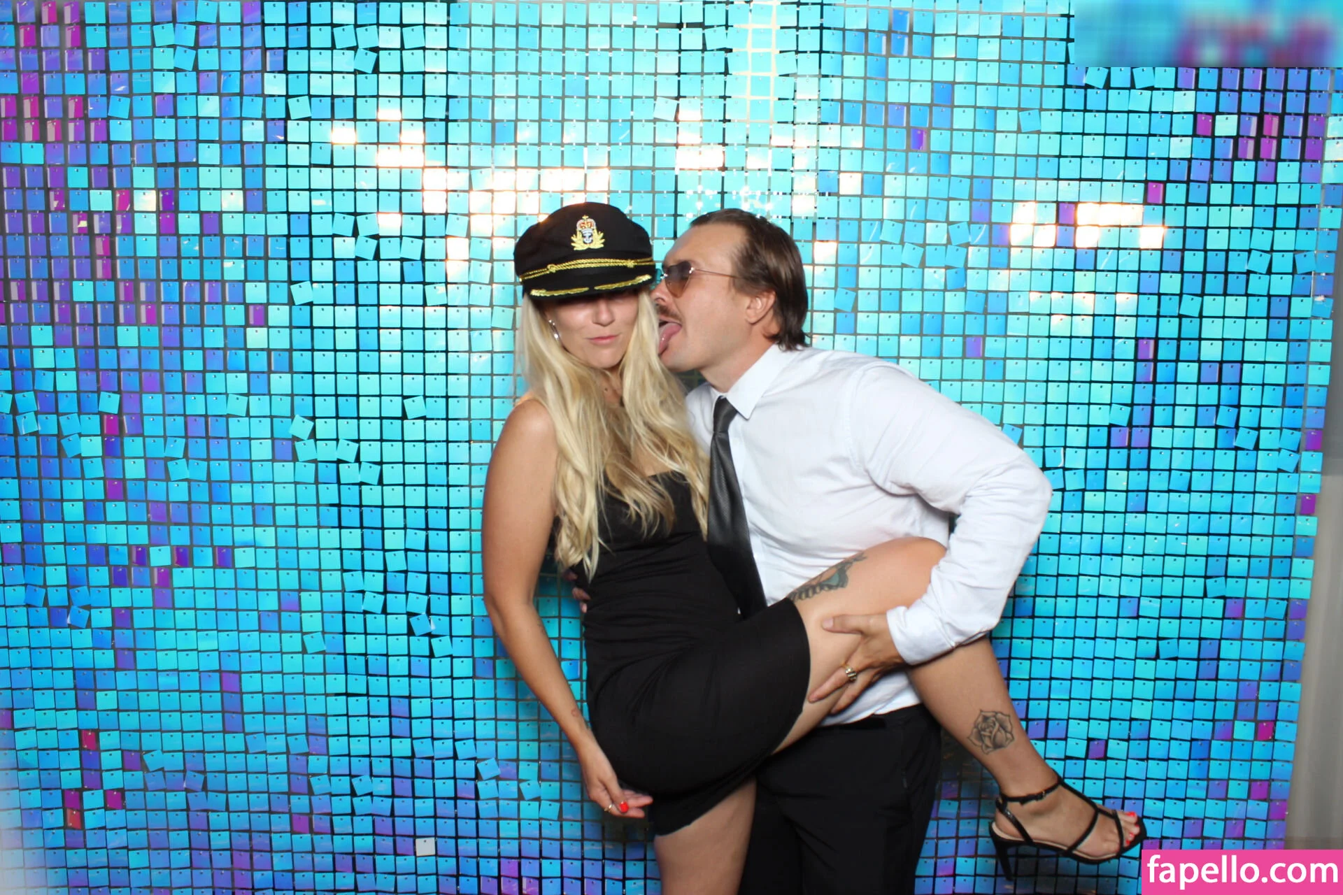 Photobox Flashes Onlyfans Photo Gallery 