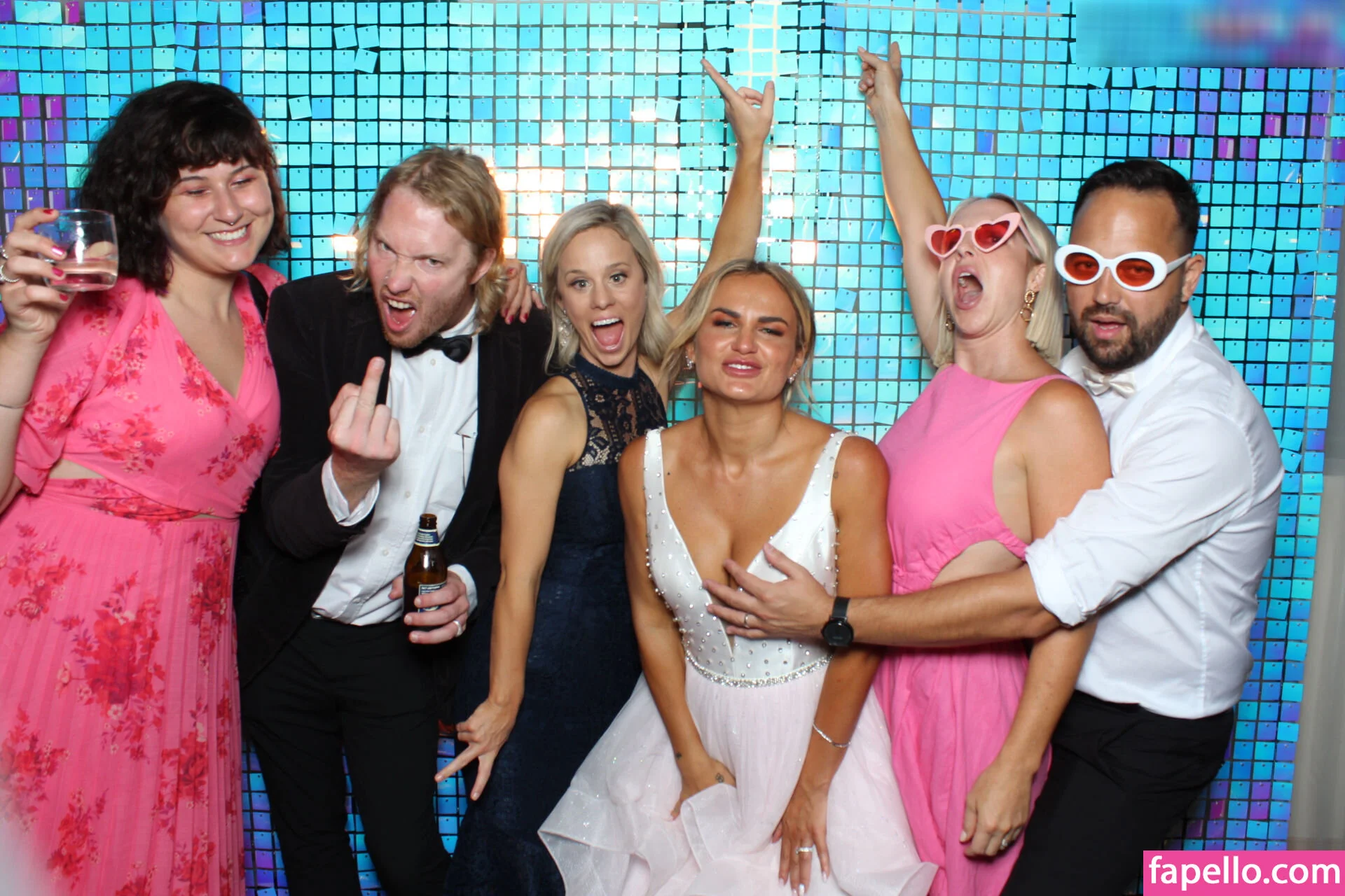 Photobox Flashes Onlyfans Photo Gallery 