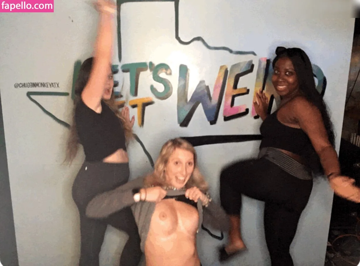 Photobox Flashes Onlyfans Photo Gallery 