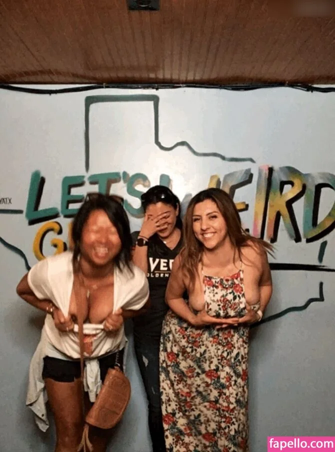 Photobox Flashes Onlyfans Photo Gallery 